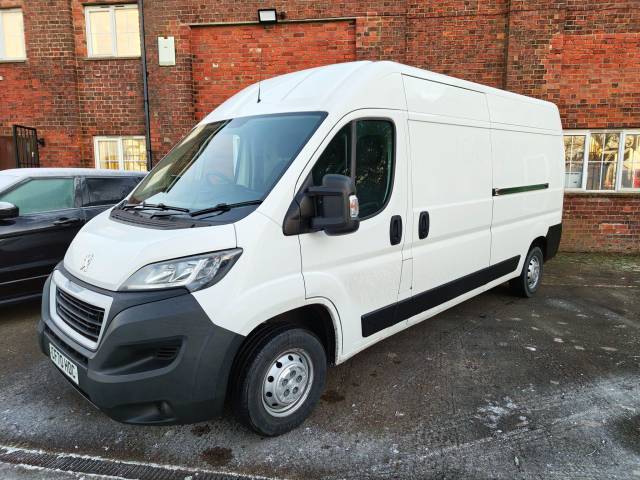 Peugeot Boxer 2.2 BlueHDi H2 Professional Van 140ps Panel Van Diesel WHITE